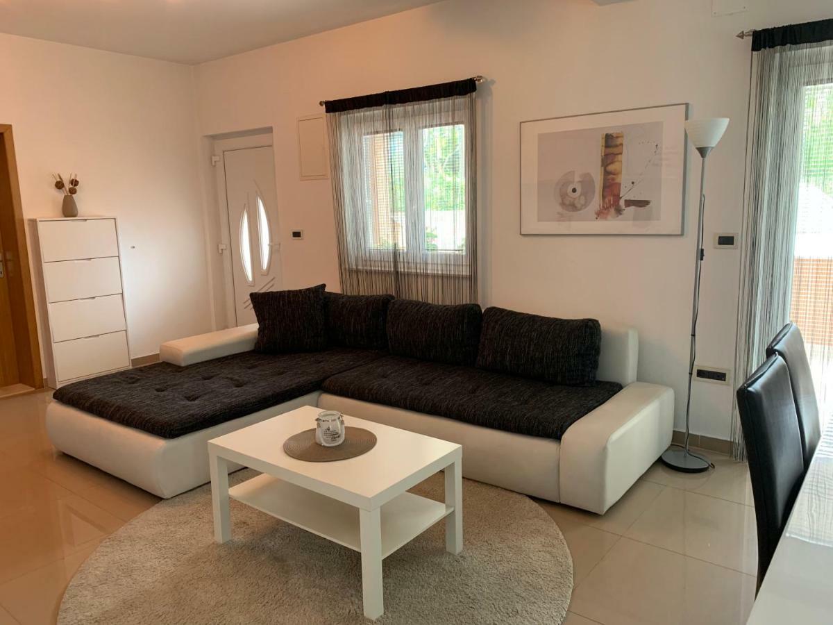 Apartment Leonardo Biograd Na Moru Exterior photo